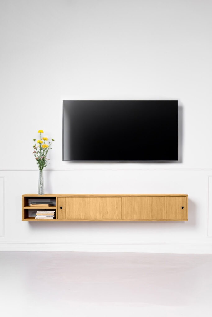 Væghængt tv-møbel